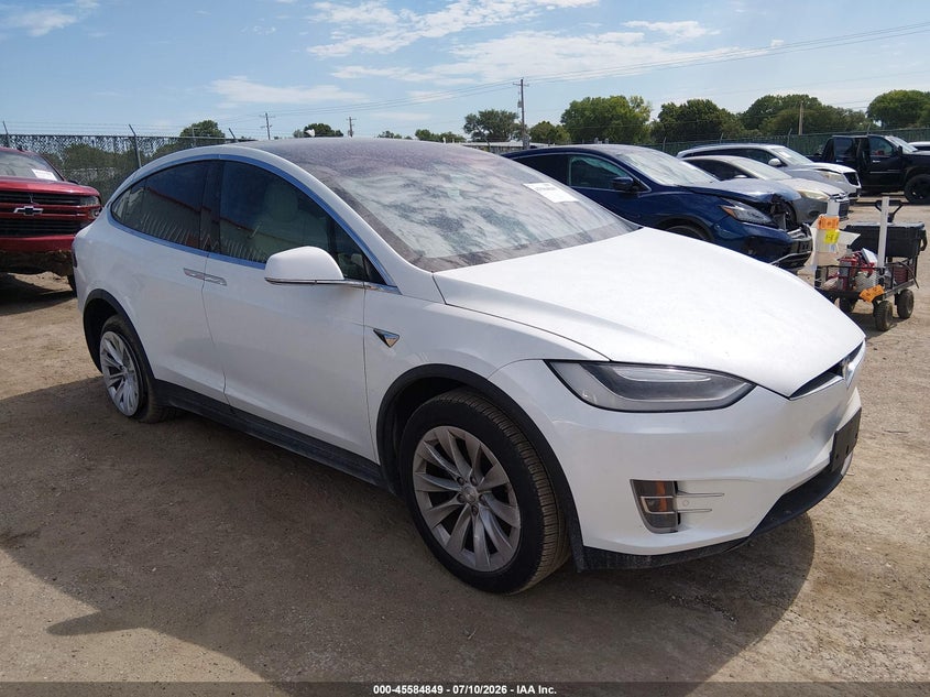 2020 Tesla Model x VIN 5YJXCAE22LF262324 — IAAI salvage auction photo