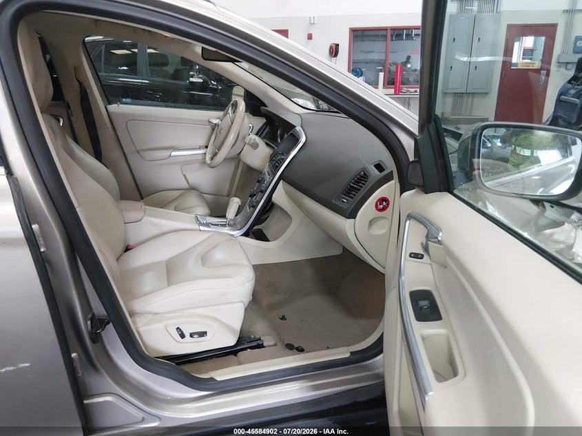 2012 Volvo Xc60 VIN YV4902DZ8C2310754 IAAI salvage auction — RIGHT FRONT, Salvage Title, sold $1,150 on 2026-08-14 (photo 5)