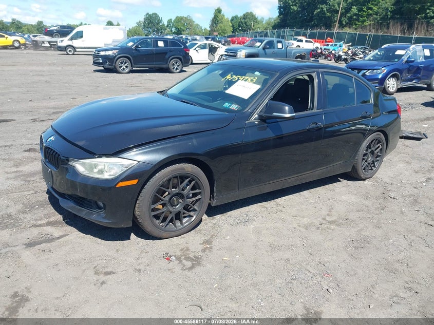 2014 BMW 3er VIN WBA3B9G59ENR90392 IAAI salvage auction — NORMAL WEAR, Clear (Pennsylvania), sold $2,300 on 2026-07-28 (photo 2)