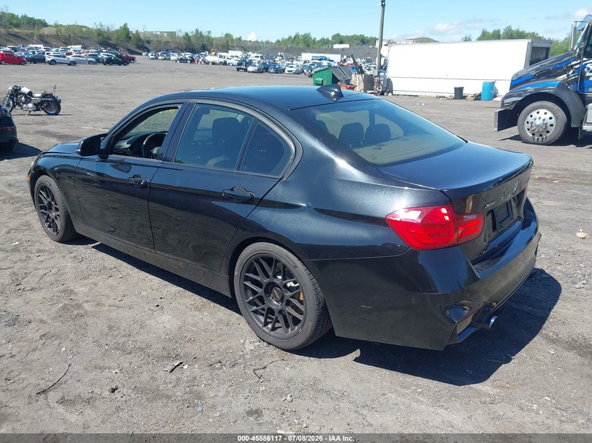 2014 BMW 3er VIN WBA3B9G59ENR90392 IAAI salvage auction — NORMAL WEAR, Clear (Pennsylvania), sold $2,300 on 2026-07-28 (photo 3)