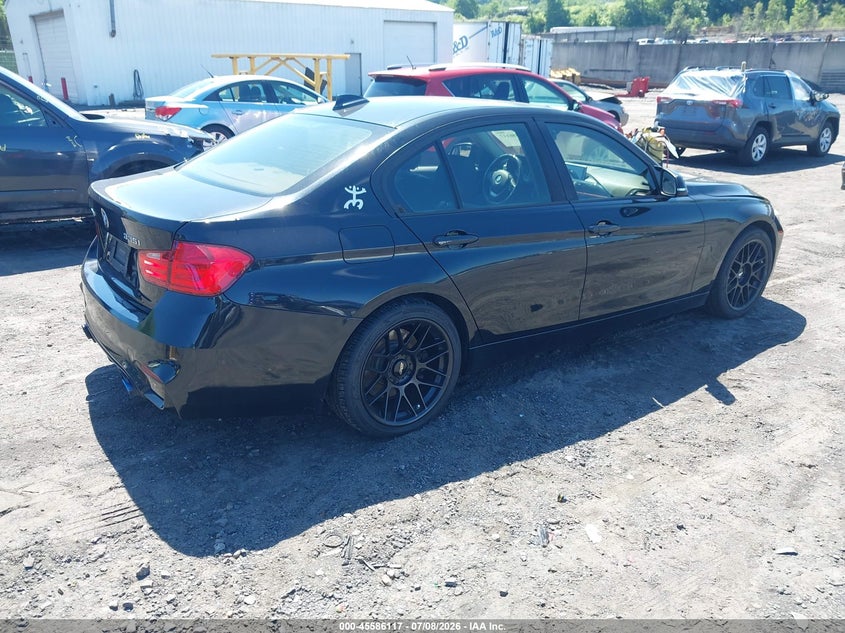 2014 BMW 3er VIN WBA3B9G59ENR90392 IAAI salvage auction — NORMAL WEAR, Clear (Pennsylvania), sold $2,300 on 2026-07-28 (photo 4)