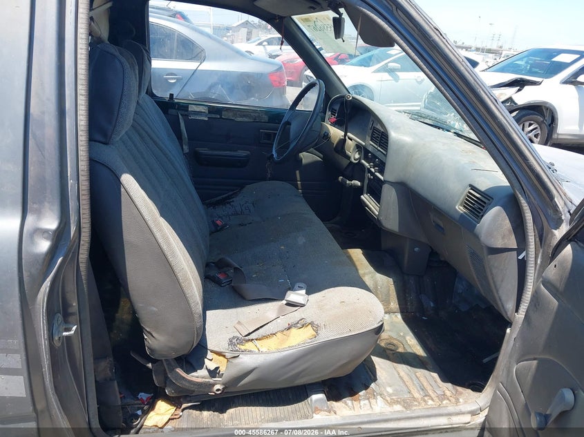 1989 Toyota Pickup VIN JT4RN82P0K0000018 IAAI salvage auction — NORMAL WEAR, Clear - Dealer Only (California), sold $1,525 on 2026-07-16 (photo 5)