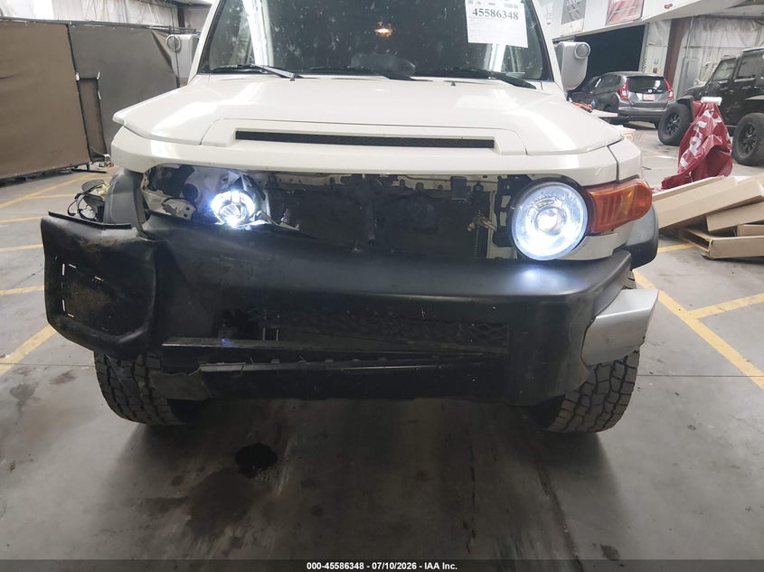 2014 Toyota Fj cruiser VIN JTEBU4BFXEK183372 IAAI salvage auction — FRONT END, Salvage Title, sold $10,100 on 2026-08-04 (photo 6)