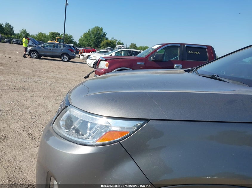 2015 Kia Sorento VIN 5XYKW4A72FG645732 IAAI salvage auction — NORMAL WEAR, Regular Certificate (Iowa), sold $1,100 on 2026-07-29 (photo 6)