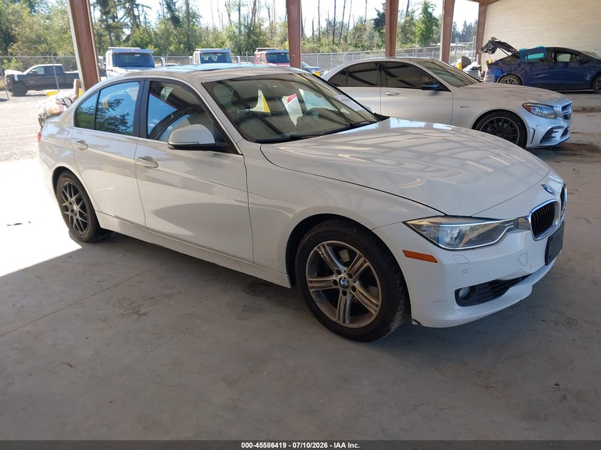2015 BMW 3er VIN WBA3B5G52FNS14891 IAAI salvage auction — LEFT SIDE, Salvage Title, sold $2,200 on 2026-08-19 (photo 1)