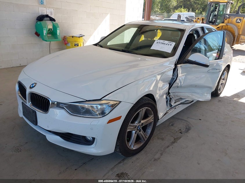 2015 BMW 3er VIN WBA3B5G52FNS14891 IAAI salvage auction — LEFT SIDE, Salvage Title, sold $2,200 on 2026-08-19 (photo 2)
