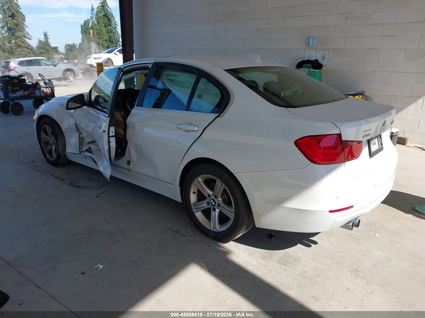 2015 BMW 3er VIN WBA3B5G52FNS14891 IAAI salvage auction — LEFT SIDE, Salvage Title, sold $2,200 on 2026-08-19 (photo 3)