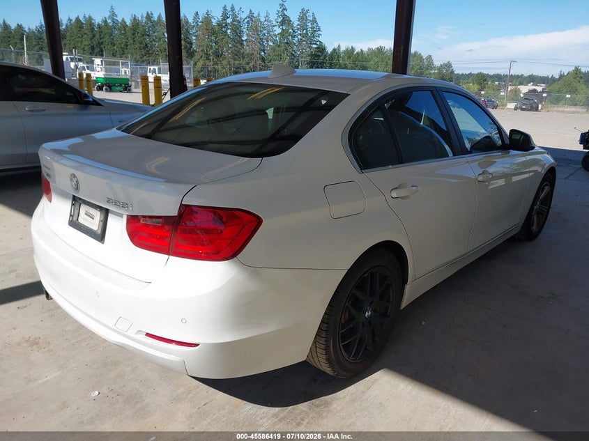 2015 BMW 3er VIN WBA3B5G52FNS14891 IAAI salvage auction — LEFT SIDE, Salvage Title, sold $2,200 on 2026-08-19 (photo 4)