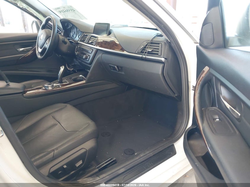 2015 BMW 3er VIN WBA3B5G52FNS14891 IAAI salvage auction — LEFT SIDE, Salvage Title, sold $2,200 on 2026-08-19 (photo 5)