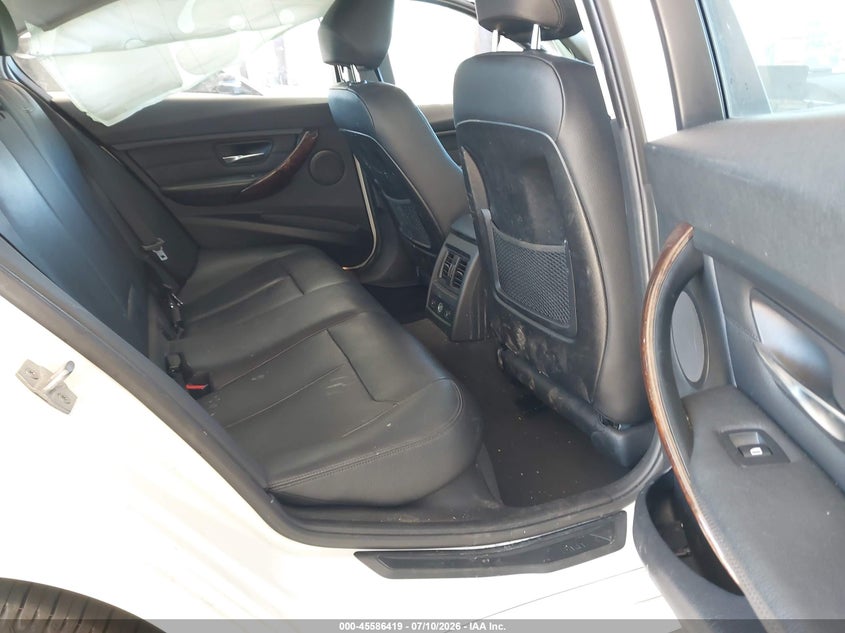 2015 BMW 3er VIN WBA3B5G52FNS14891 IAAI salvage auction — LEFT SIDE, Salvage Title, sold $2,200 on 2026-08-19 (photo 8)