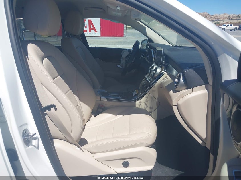 2020 Mercedes-benz Glc VIN WDC0G8DB7LF673126 IAAI salvage auction — LEFT FRONT, Salvage Title, sold $5,100 on 2026-08-19 (photo 5)