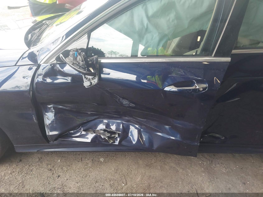 2016 Mercedes-benz E-klasse VIN WDDHF5KB4GB301310 IAAI salvage auction — LEFT SIDE, Rebuildable (Florida), sold $1,650 on 2026-08-18 (photo 6)