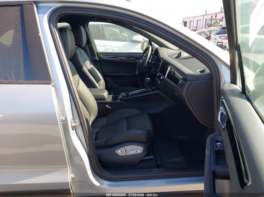 2025 Porsche Macan VIN WP1AA2A58SLB06817 IAAI salvage auction — RIGHT FRONT, Salvage Title, sold $24,050 on 2026-09-10 (photo 5)