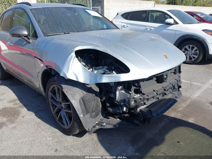 2025 Porsche Macan VIN WP1AA2A58SLB06817 IAAI salvage auction — RIGHT FRONT, Salvage Title, sold $24,050 on 2026-09-10 (photo 6)