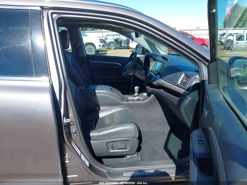 2019 Toyota Highlander VIN 5TDDGRFH3KS061177 IAAI salvage auction — UNDERCARRIAGE, Bill Of Sale (Washington), sold $9,800 on 2026-07-28 (photo 5)