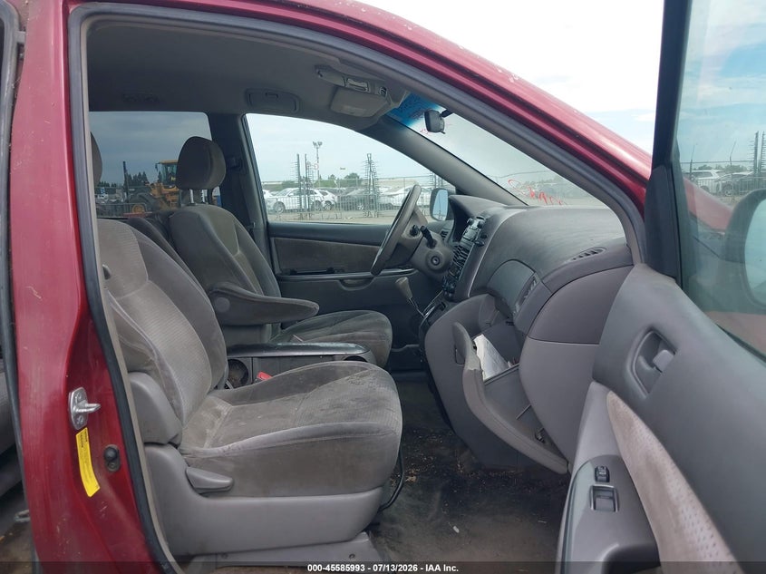 2007 Toyota Sienna VIN 5TDZK23CX7S012618 IAAI salvage auction — NORMAL WEAR, Clear - Dealer Only (California), sold $625 on 2026-07-22 (photo 5)