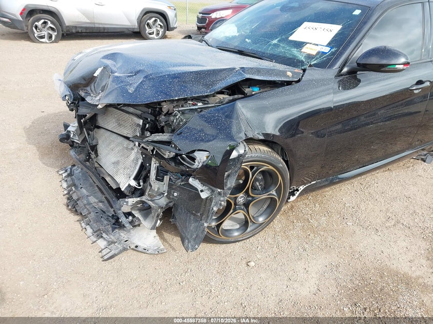 2025 Alfa romeo Giulia VIN ZARFAMAN8S7692310 IAAI salvage auction — FRONT END, Salvage Title, sold $5,350 on 2026-08-25 (photo 6)