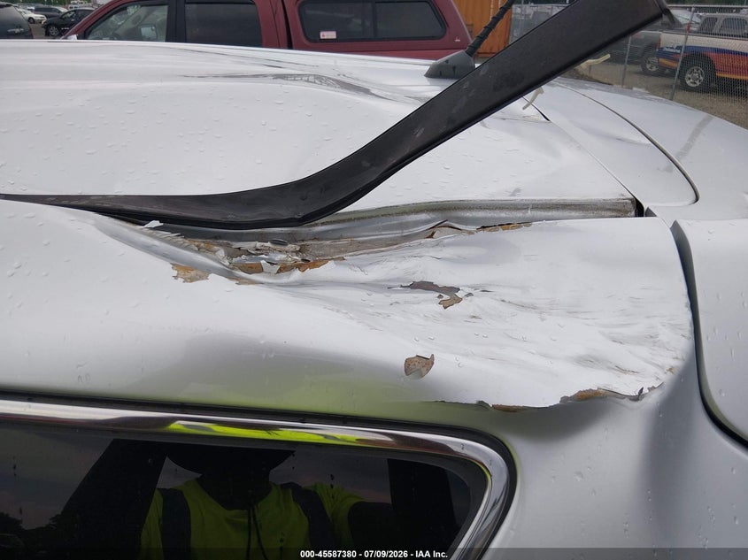 2018 Hyundai Santa fe VIN 5XYZT3LB2JG565083 IAAI salvage auction — UNKNOWN, Salvage Title, sold $2,550 on 2026-07-30 (photo 6)
