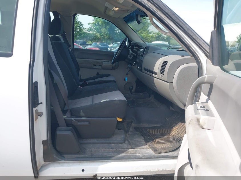 2009 Gmc SIERRA VIN 1GTHK49K49E134275 IAAI salvage auction — REAR END, Salvage (Iowa), sold $1,550 on 2026-07-29 (photo 5)