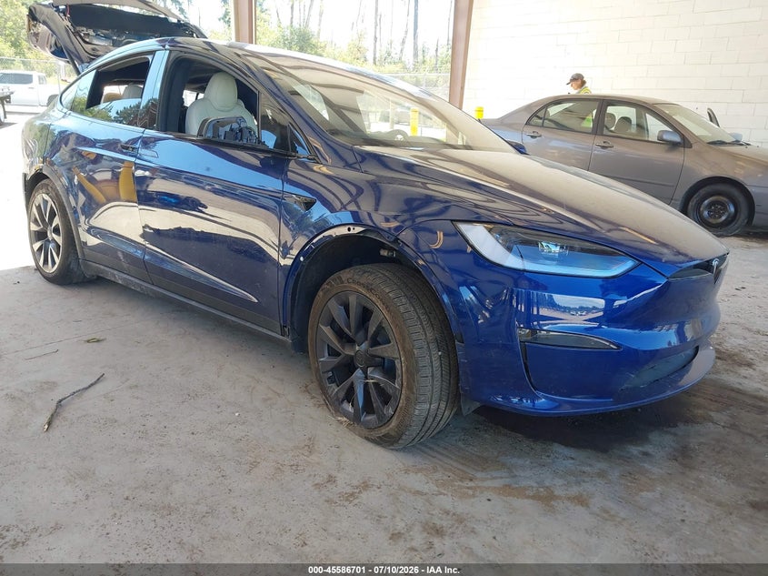 2025 Tesla Model x VIN 7SAXCBE5XSF471179 — IAAI salvage auction photo