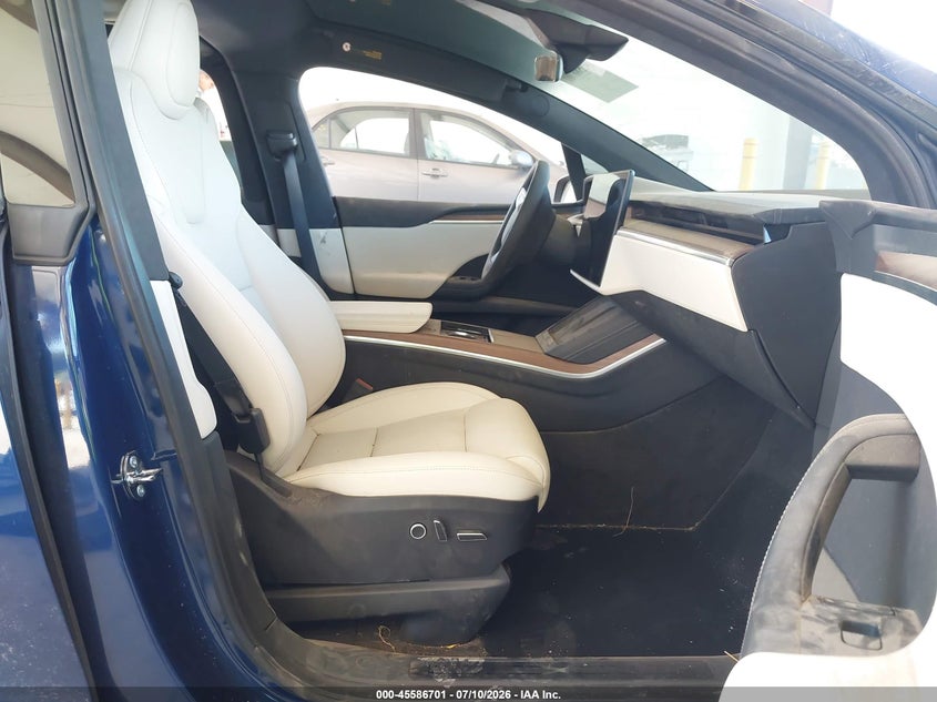 2025 Tesla Model x VIN 7SAXCBE5XSF471179 IAAI salvage auction — FRONT & REAR, Wait Title, sold $19,950 on 2026-08-20 (photo 5)