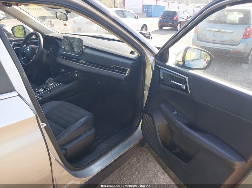 2022 Mitsubishi Outlander VIN JA4J3UA81NZ043721 IAAI salvage auction — NORMAL WEAR, Clear (Florida), sold $7,400 on 2026-07-14 (photo 5)