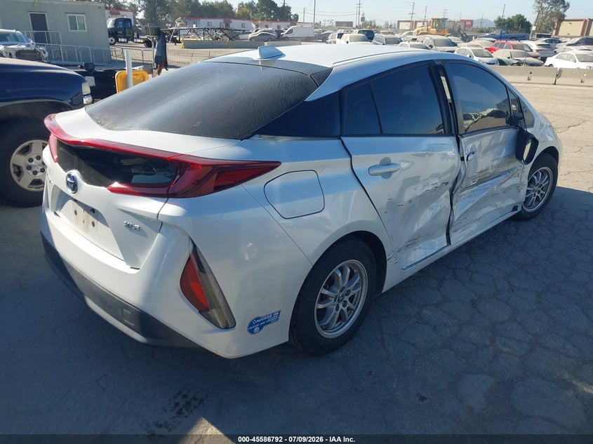 2021 Toyota Prius VIN JTDKAMFP0M3167609 IAAI salvage auction — RIGHT SIDE, Salvage (California), sold $5,100 on 2026-07-29 (photo 4)