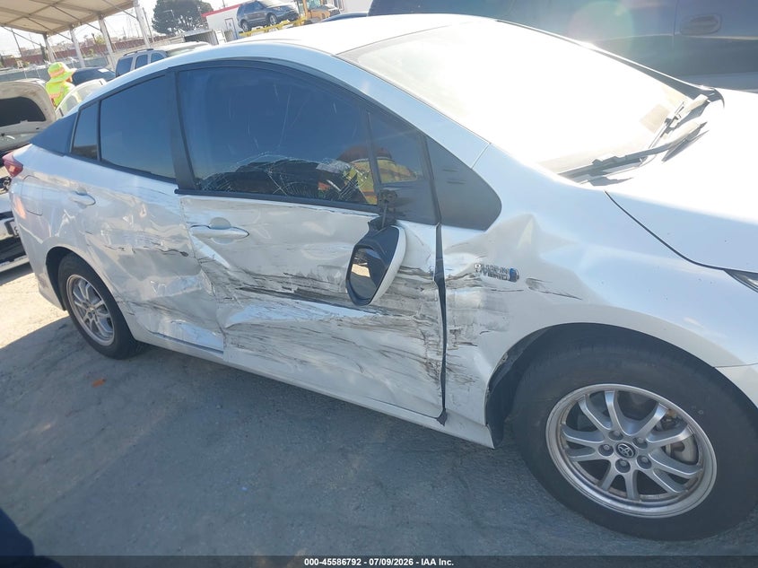 2021 Toyota Prius VIN JTDKAMFP0M3167609 IAAI salvage auction — RIGHT SIDE, Salvage (California), sold $5,100 on 2026-07-29 (photo 6)