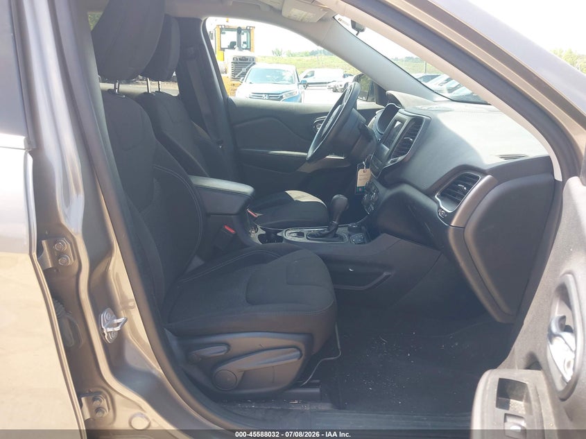 2019 Jeep Cherokee VIN 1C4PJMCB0KD450887 IAAI salvage auction — NORMAL WEAR, Sf97 (New Hampshire), sold $8,200 on 2026-07-23 (photo 5)