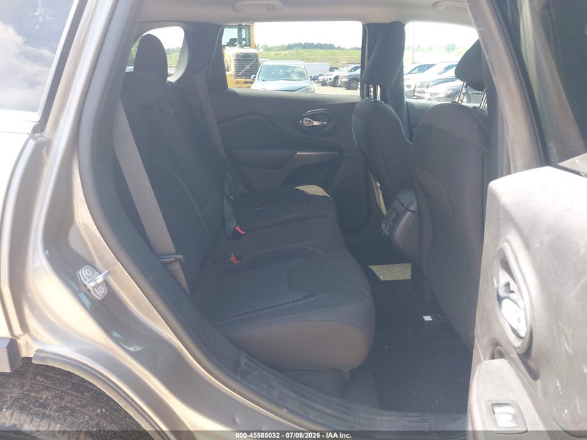 2019 Jeep Cherokee VIN 1C4PJMCB0KD450887 IAAI salvage auction — NORMAL WEAR, Sf97 (New Hampshire), sold $8,200 on 2026-07-23 (photo 8)