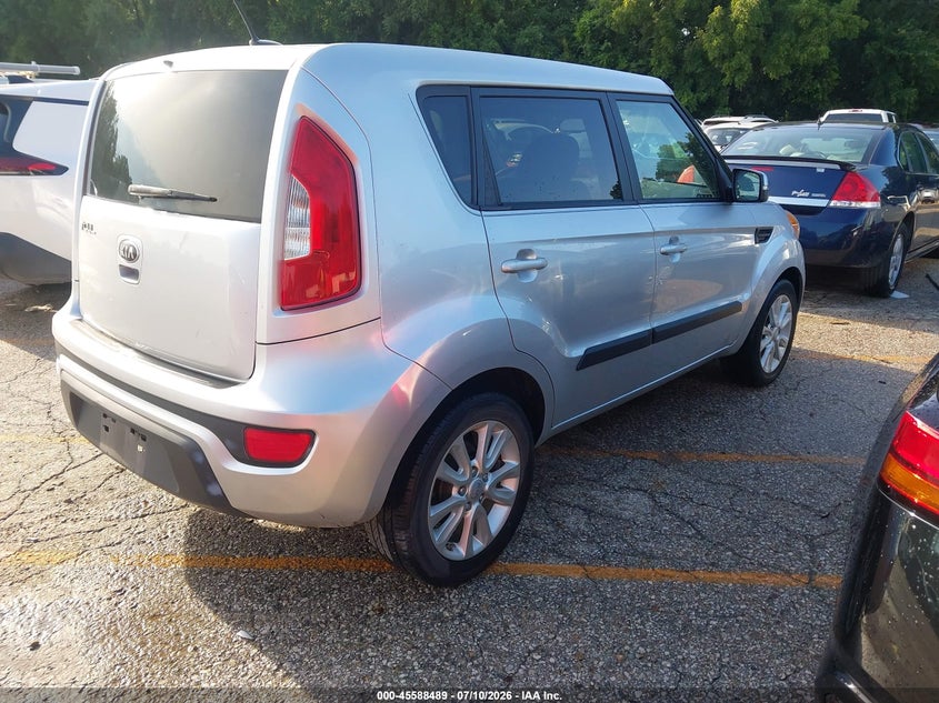 2013 Kia Soul VIN KNDJT2A63D7537176 IAAI salvage auction — NORMAL WEAR, Clear (Kansas), sold $1,175 on 2026-07-29 (photo 4)