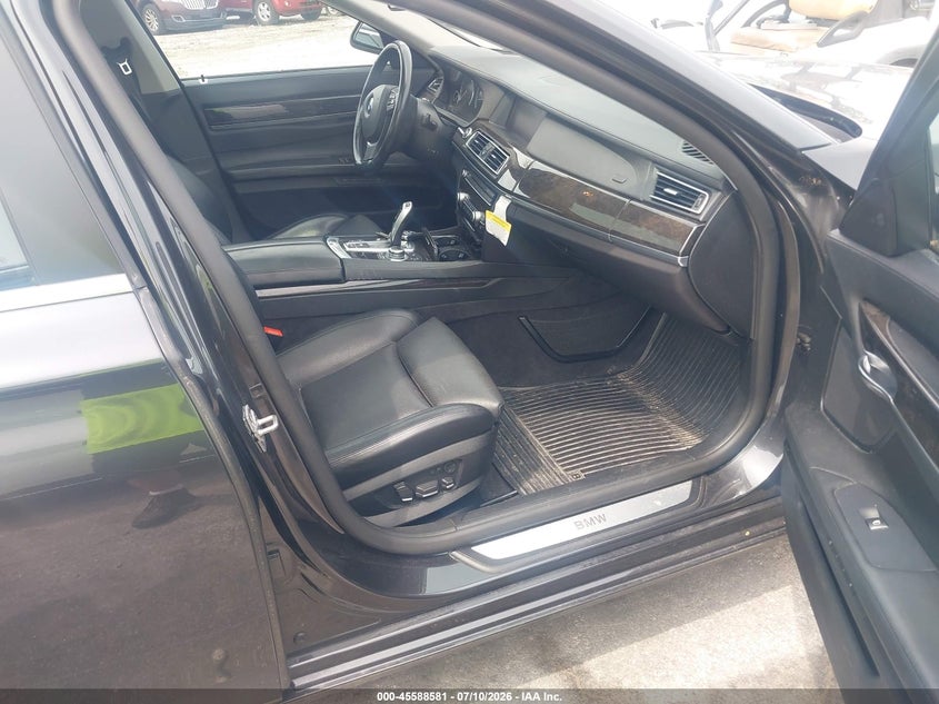 2012 BMW 7er VIN WBAKC8C51CC437074 IAAI salvage auction — NORMAL WEAR, Clear (Illinois), sold $975 on 2026-07-29 (photo 5)