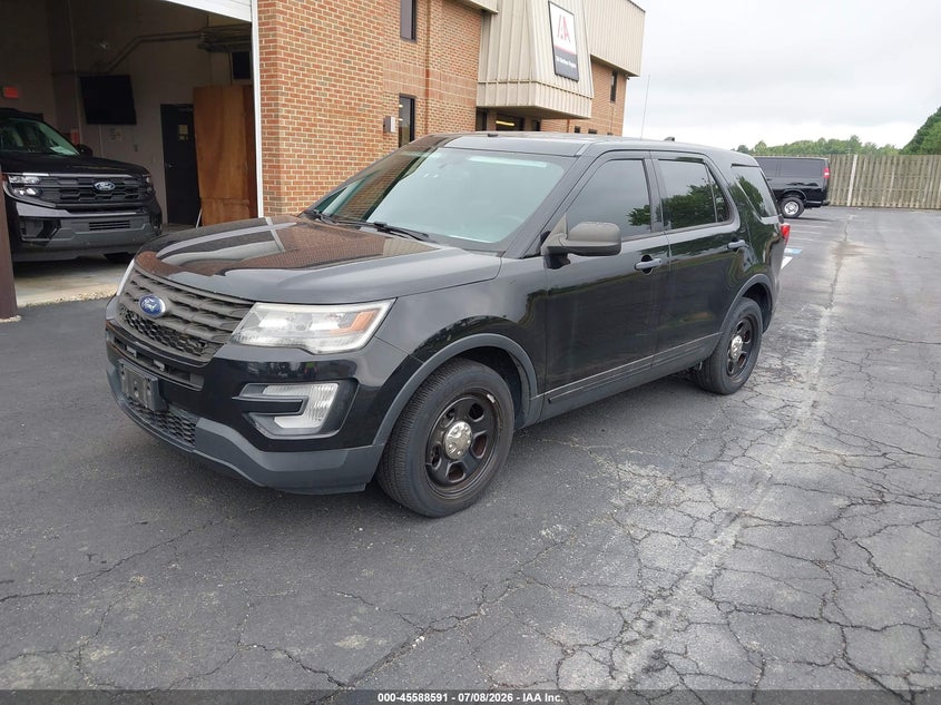 2017 Ford Police interceptor utility VIN 1FM5K8AR1HGE14107 IAAI salvage auction — NORMAL WEAR, SF97 (Virginia), sold $8,900 on 2026-08-19 (photo 2)