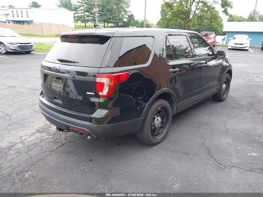 2017 Ford Police interceptor utility VIN 1FM5K8AR1HGE14107 IAAI salvage auction — NORMAL WEAR, SF97 (Virginia), sold $8,900 on 2026-08-19 (photo 4)
