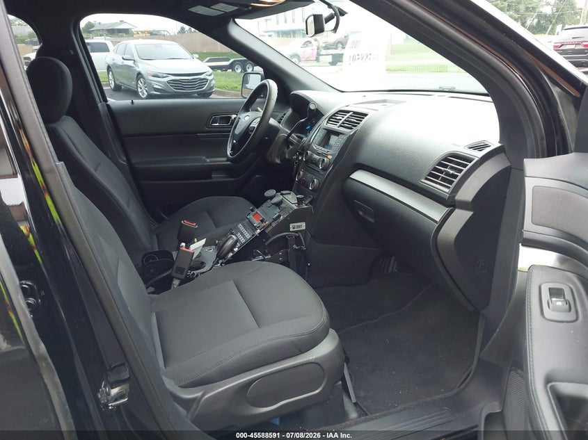 2017 Ford Police interceptor utility VIN 1FM5K8AR1HGE14107 IAAI salvage auction — NORMAL WEAR, SF97 (Virginia), sold $8,900 on 2026-08-19 (photo 5)