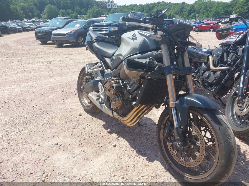 2024 Honda Cb VIN MLHRH1652R5000832 IAAI salvage auction — FRONT & REAR, Salvage (Wisconsin), sold $75 on 2026-07-28 (photo 1)