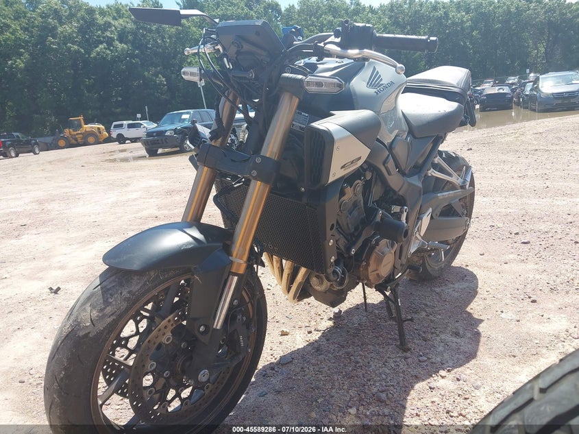 2024 Honda Cb VIN MLHRH1652R5000832 IAAI salvage auction — FRONT & REAR, Salvage (Wisconsin), sold $75 on 2026-07-28 (photo 2)