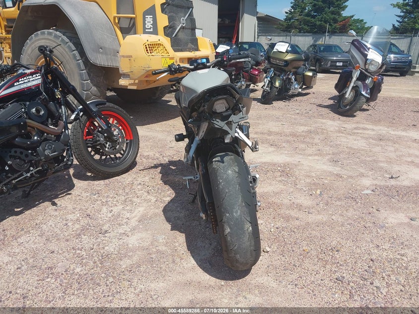 2024 Honda Cb VIN MLHRH1652R5000832 IAAI salvage auction — FRONT & REAR, Salvage (Wisconsin), sold $75 on 2026-07-28 (photo 6)