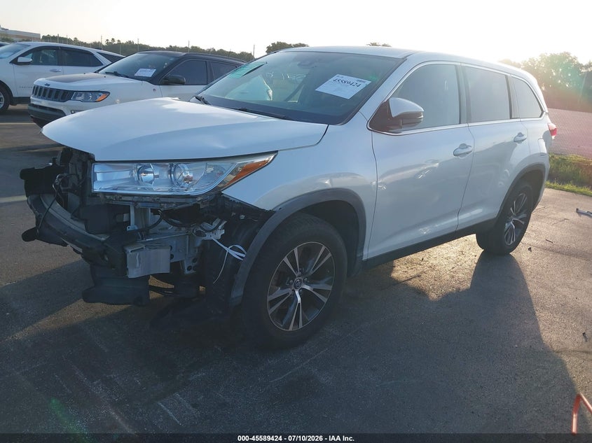2019 Toyota Highlander VIN 5TDZARFH4KS057257 IAAI salvage auction — SIDE, Rebuildable (Florida), sold $7,550 on 2026-07-30 (photo 2)