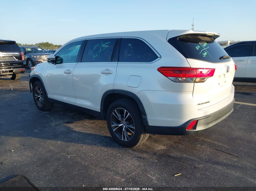 2019 Toyota Highlander VIN 5TDZARFH4KS057257 IAAI salvage auction — SIDE, Rebuildable (Florida), sold $7,550 on 2026-07-30 (photo 3)