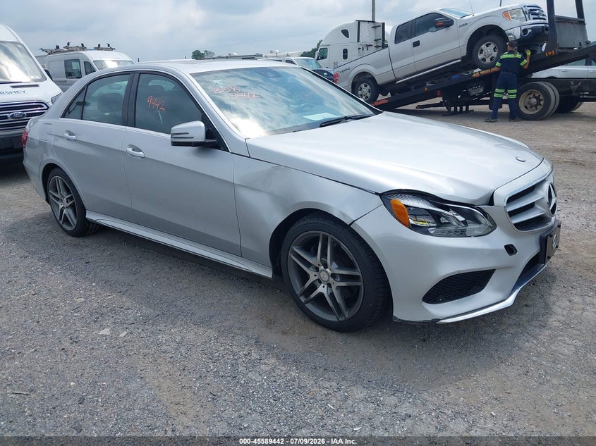 2014 Mercedes-benz E-klasse VIN WDDHF8JB0EB052875 IAAI salvage auction — RIGHT FRONT, Salvage Title, sold $3,300 on 2026-08-05 (photo 1)