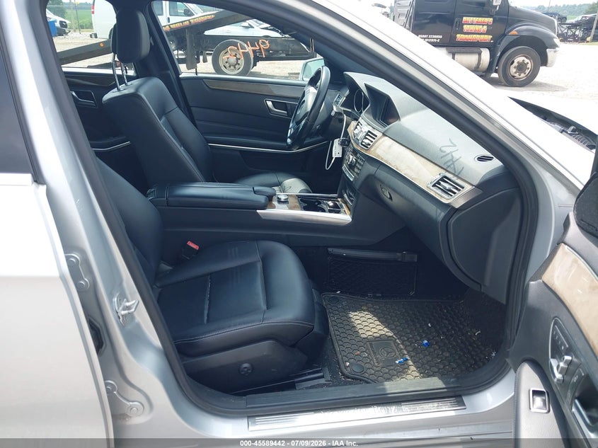 2014 Mercedes-benz E-klasse VIN WDDHF8JB0EB052875 IAAI salvage auction — RIGHT FRONT, Salvage Title, sold $3,300 on 2026-08-05 (photo 5)