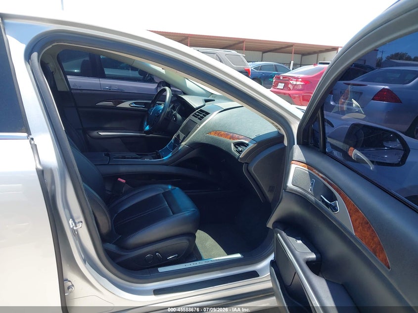 2016 Lincoln Mkz VIN 3LN6L2G98GR602300 IAAI salvage auction — NORMAL WEAR, Salvage Title, sold $1,225 on 2026-07-28 (photo 5)