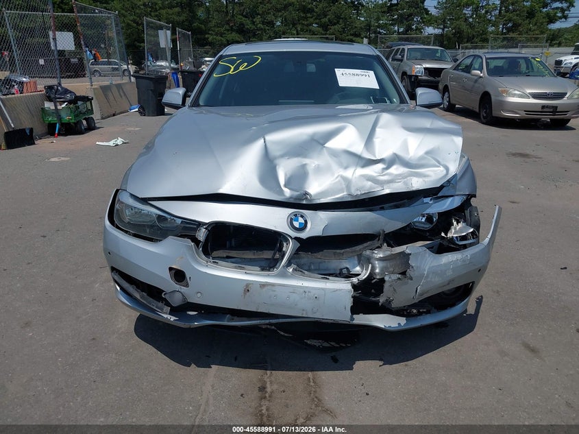 2017 BMW 3er VIN WBA8E5G55HNU41332 IAAI salvage auction — FRONT END, Wait Title, sold $550 on 2026-08-18 (photo 6)