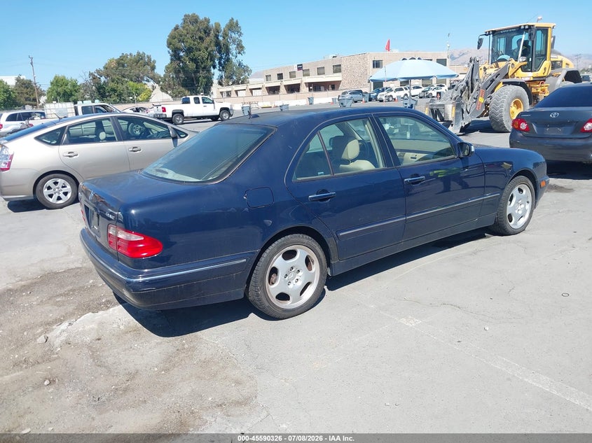 2001 Mercedes-benz E-class VIN WDBJF83J61X053136 IAAI salvage auction — NORMAL WEAR, Clear - Dealer Only (California), sold $725 on 2026-07-20 (photo 4)