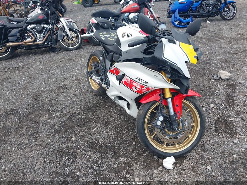 2022 Yamaha Yzf VIN JYARM38E1NA003077 IAAI salvage auction — LEFT & RIGHT, Salvage Title, sold $725 on 2026-09-10 (photo 1)