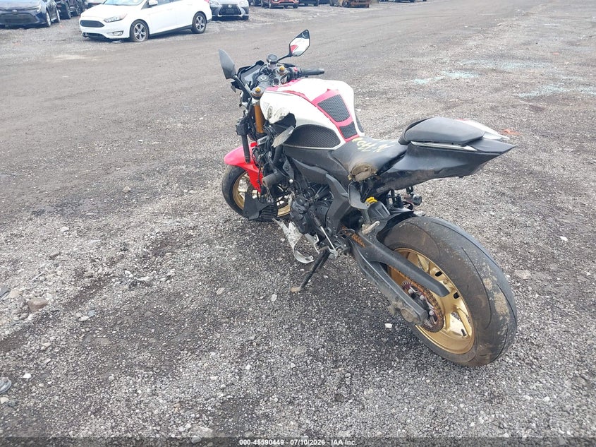 2022 Yamaha Yzf VIN JYARM38E1NA003077 IAAI salvage auction — LEFT & RIGHT, Salvage Title, sold $725 on 2026-09-10 (photo 3)