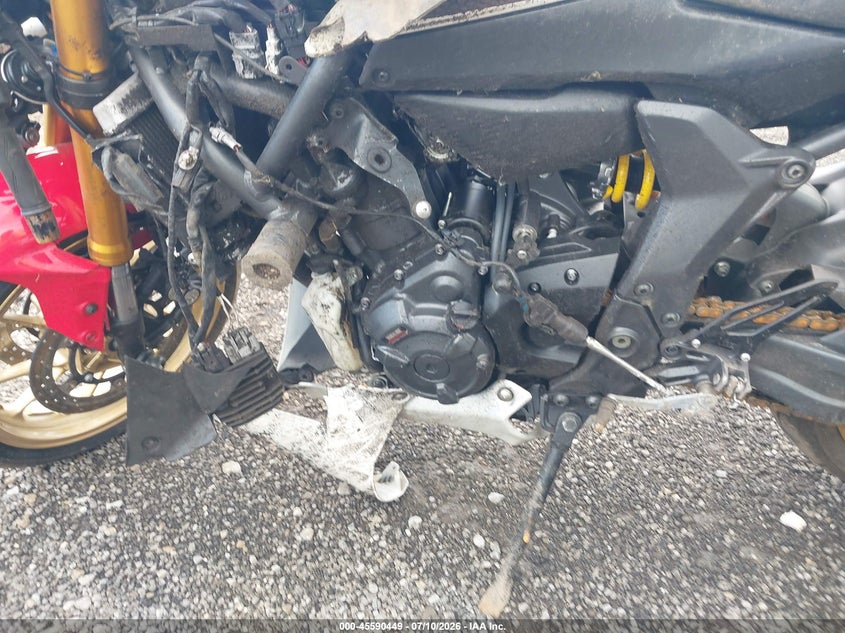 2022 Yamaha Yzf VIN JYARM38E1NA003077 IAAI salvage auction — LEFT & RIGHT, Salvage Title, sold $725 on 2026-09-10 (photo 9)