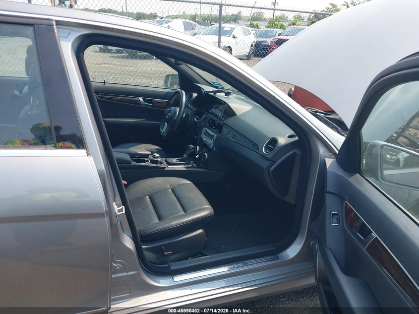 2012 Mercedes-benz C class VIN WDDGF8BB8CR208000 IAAI salvage auction — NORMAL WEAR, Clear (New Jersey), sold $650 on 2026-07-29 (photo 5)