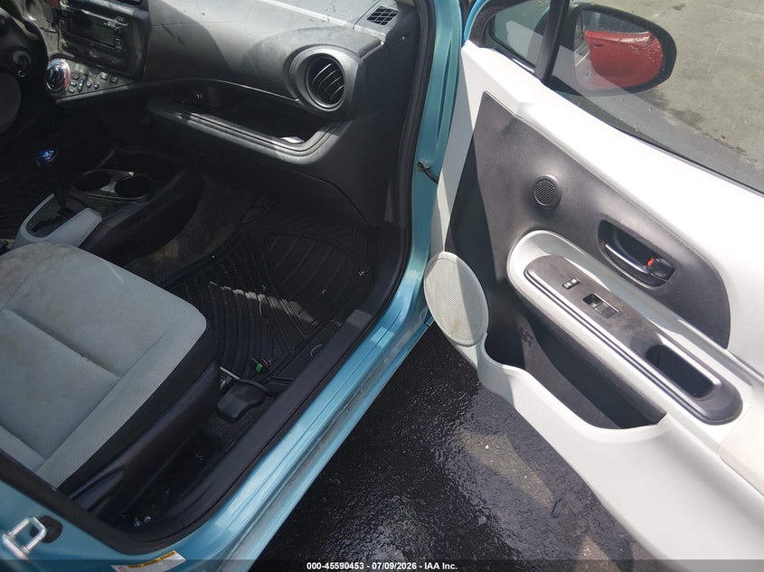 2014 Toyota Prius c VIN JTDKDTB36E1085885 IAAI salvage auction — NORMAL WEAR, Salvage Title, sold $375 on 2026-07-29 (photo 5)